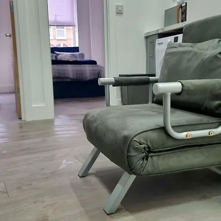 2 Bed Cosy Flat Close To Bus & Tube Station Londen Buitenkant foto