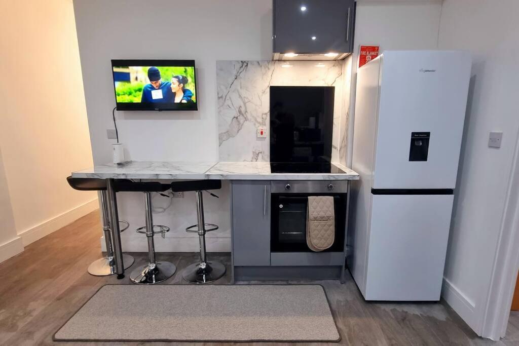 Apartment 2 Bed Cosy Flat Close To Bus & Tube Station